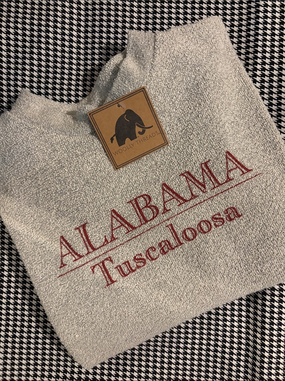 ALABAMA: WOOLLY THREADS
size M sweater